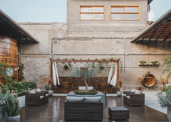 Hotel com jacuzzi: Villa Vinicolla Hospedagem Conceito, junto à Vinícola Casa Postal